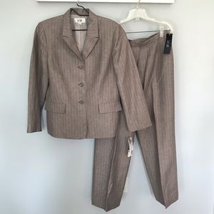 Le Suit PinStripe Women’s Linen PantSuit SZ 16 NWT